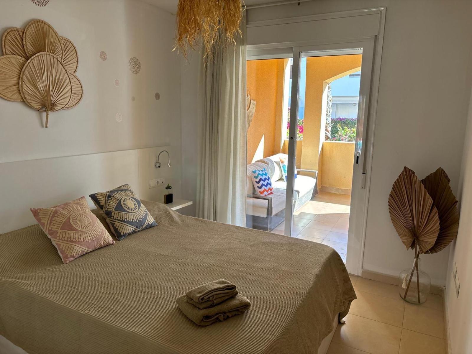 Bajo Con Jardin A Pie De Playa Y Piscina Comunitaria Con Jacuzzi Daire Playas de Vera Dış mekan fotoğraf
